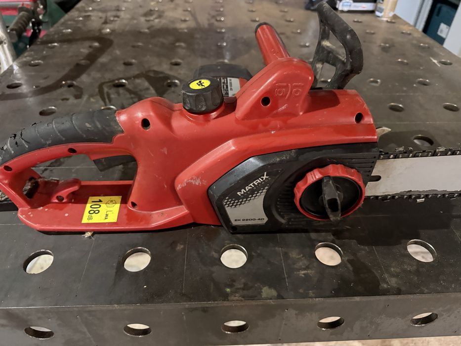 Pilarka elektryczna Matrix EK 2200-40 | 2200W | Prowadnica OREGON 40cm