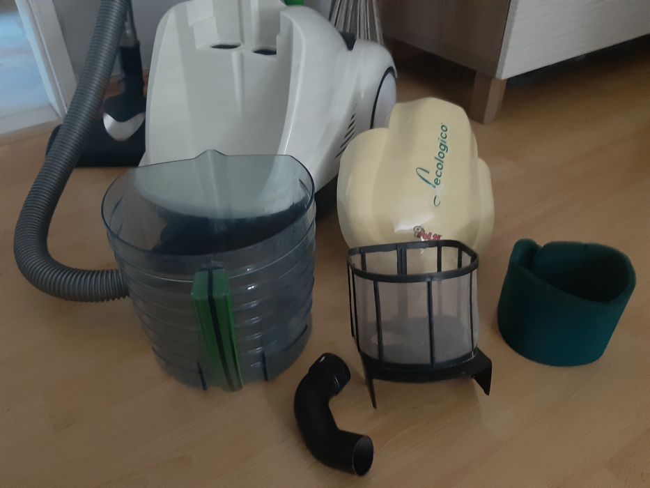 Aspirador Polti com depósito de água