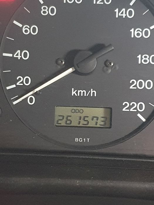 Mazda 323  2.0cc