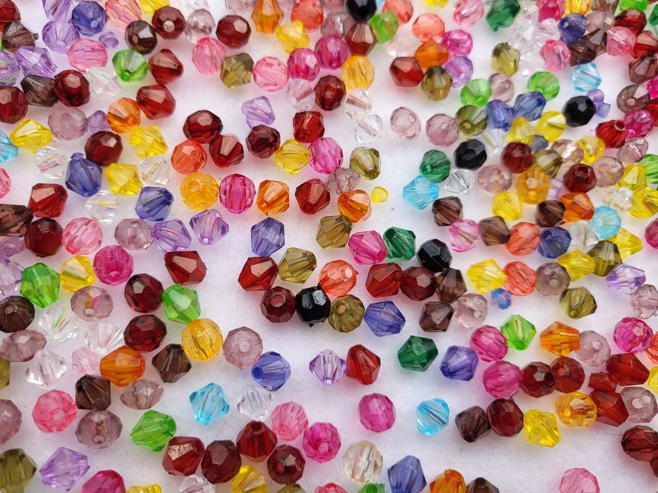 Koraliki 5-6mm Kryształki szlifowane 1000szt akrylowe Mix