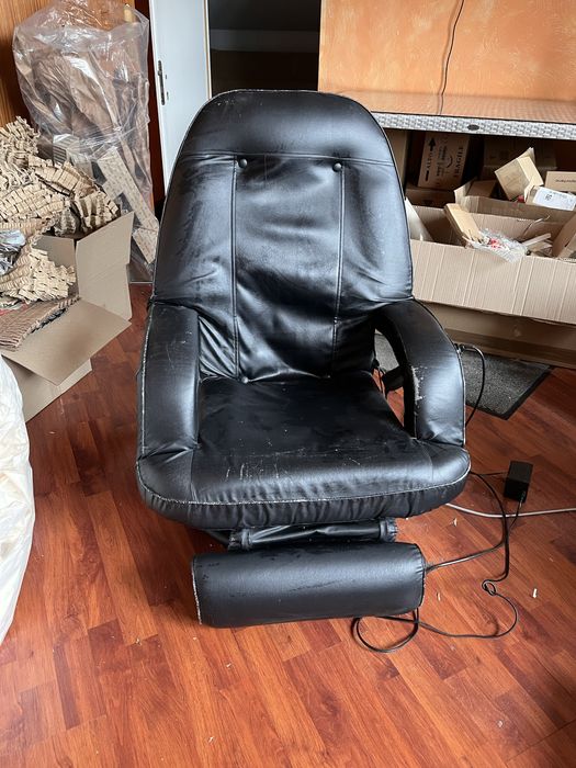 Fotel z masażem pleców i nóg