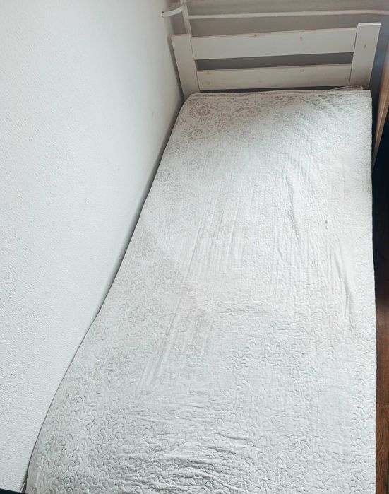 Łóżko wraz z materacem