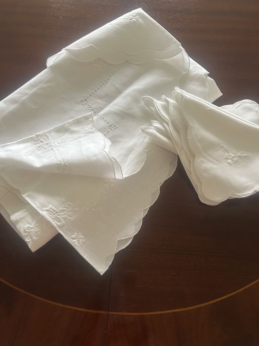 Toalha de mesa em linho 1,80x1,74 com 8 guardanapos