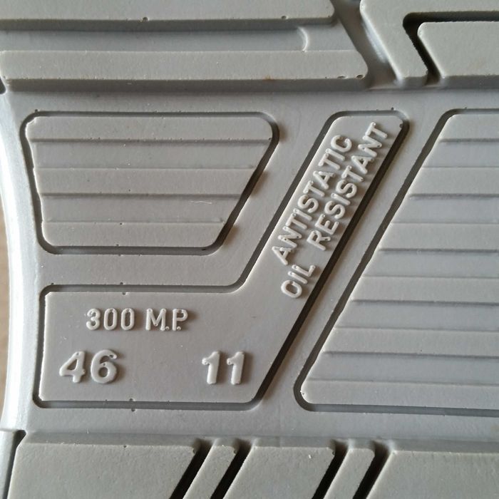 Кроссовки рабочие