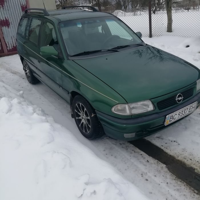 Продам опель астру 1997 р. В 1.8бензин на ходу зимова гума