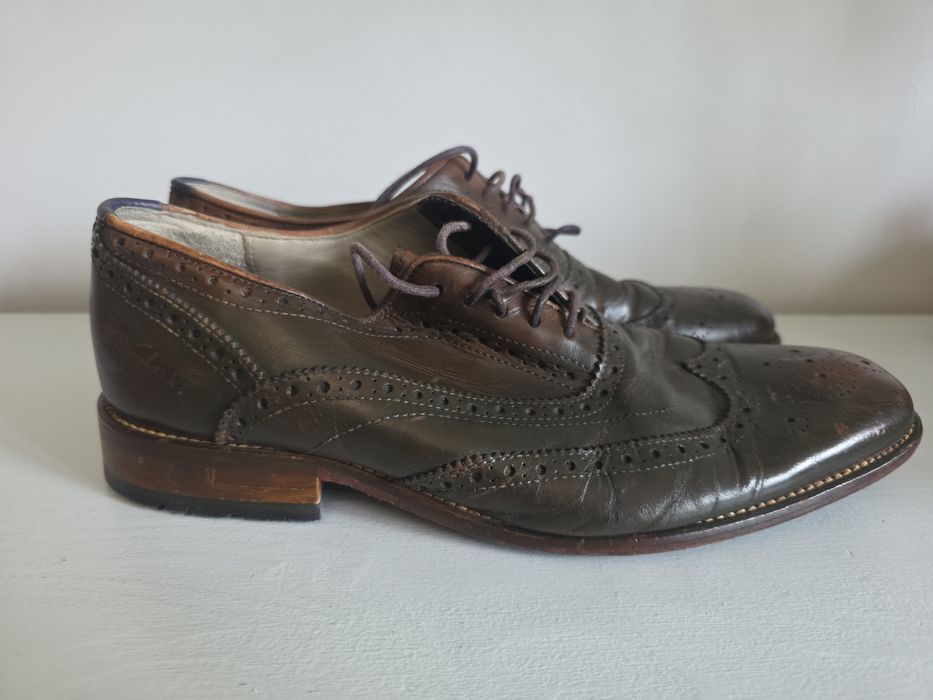 piękne brogsy skórzane Clarks- kilka razy ubrane 42 / 26cm