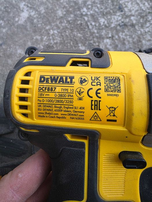 Zestaw DeWALT XR: Wkrętarka DCD796 + Zakrętarka DCF887 + 2x 4Ah + Ładowarka