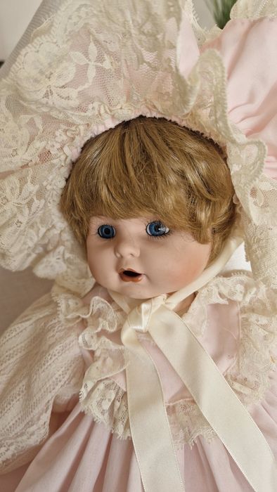 Bonecas em porcelana