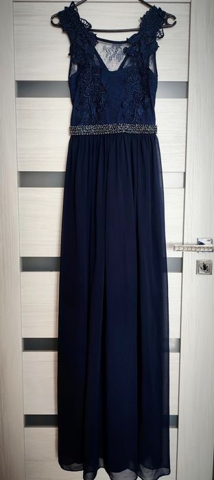 Olśniewająca sukienka maxi NLY EVE – idealna na studniówkę / wesele |