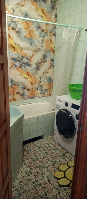 Продається трьох кімнатна квартира в центрі міста