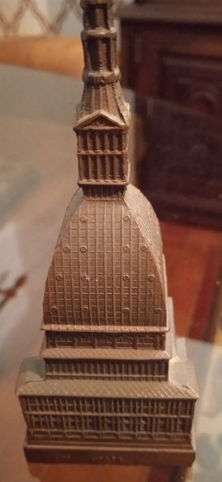 Bibelou antigo, com a Torre Antonelliana de Torino