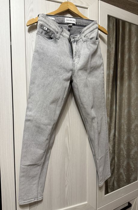 Стильні джинси Calvin Klein.