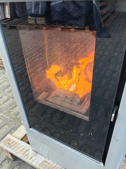 Kominek Piec na pellet Globe Fire grzejnik pelet 9,5kW peleciak