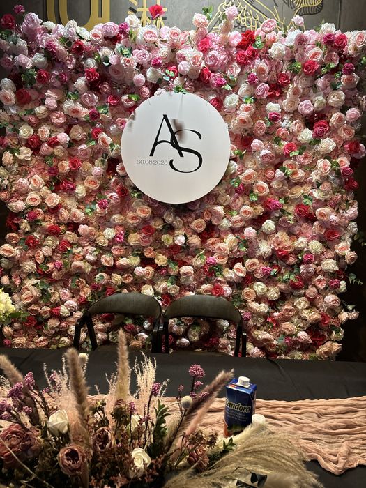 Стильна фотозона преміум-якості для ваших найкращих моментів!