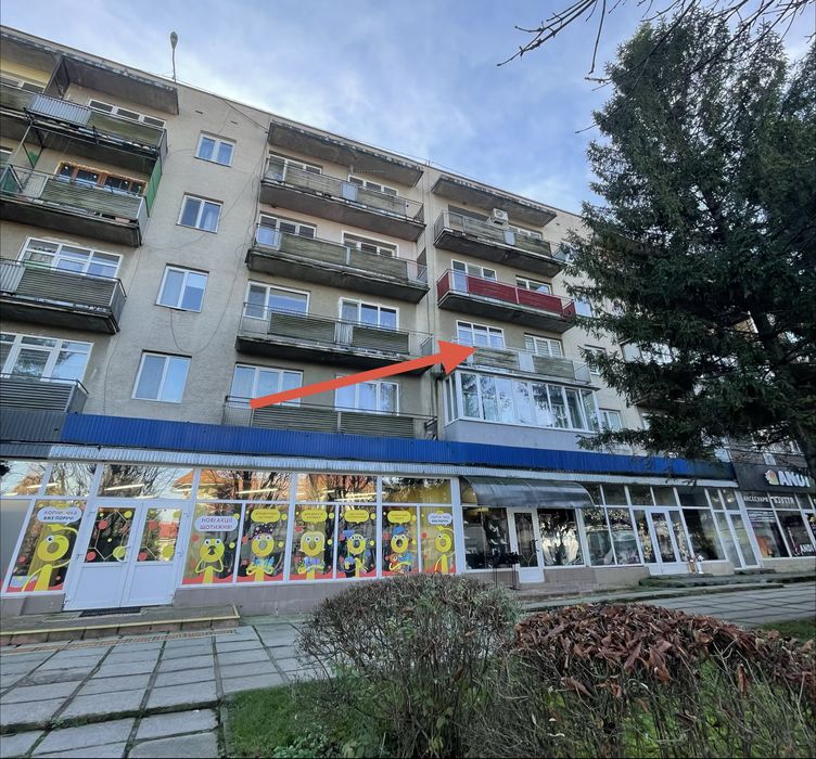 4-кімнатна квартира в центрі міста Виноградів. Третій поверх. 82 кв.м