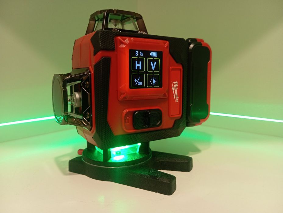 Штатив 1м. Лазерний рівень Milwaukee 4D. 2 АКБ. Кейс. Лазерный уровень