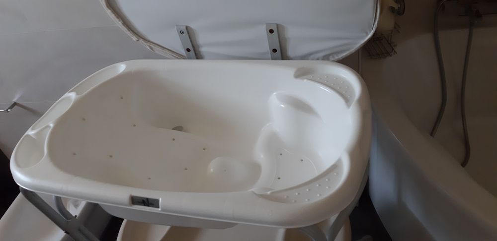 Muda Fraldas / Banheira