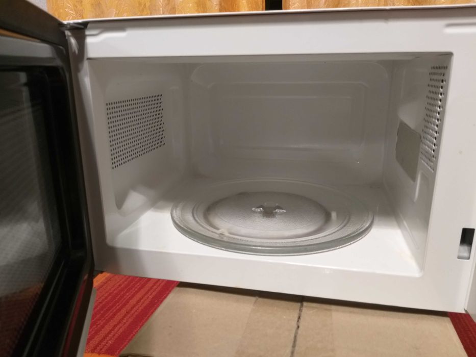 Мікрохвильова піч Candy