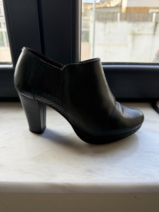 Botas em pele tam 35