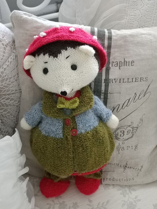 Śliczna pani jeżykowa amigurumi