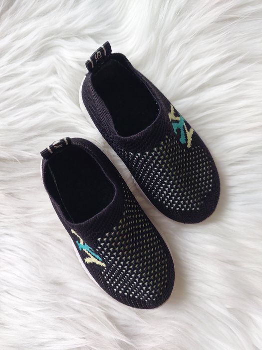 Кросівки, макасини дитячі чорного кольору 22р