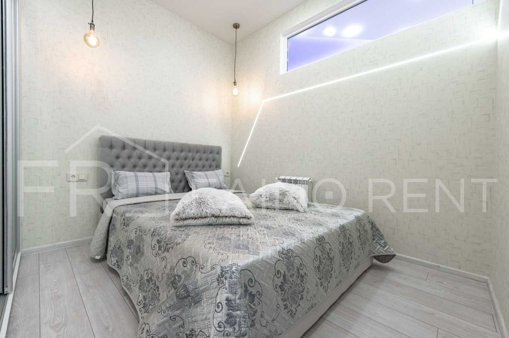 Панорамний вид моря, 2 спальнi + зала/5010