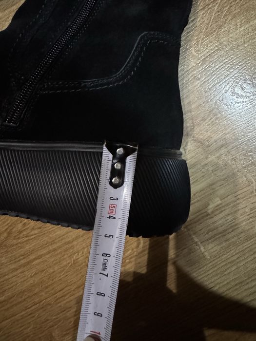 Чоботи жіночі.