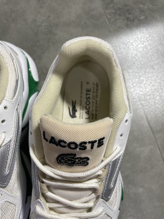 Кросівки від бренду Lacoste