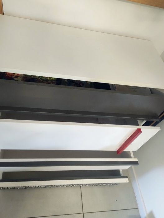 Komody z półkami i szufladami