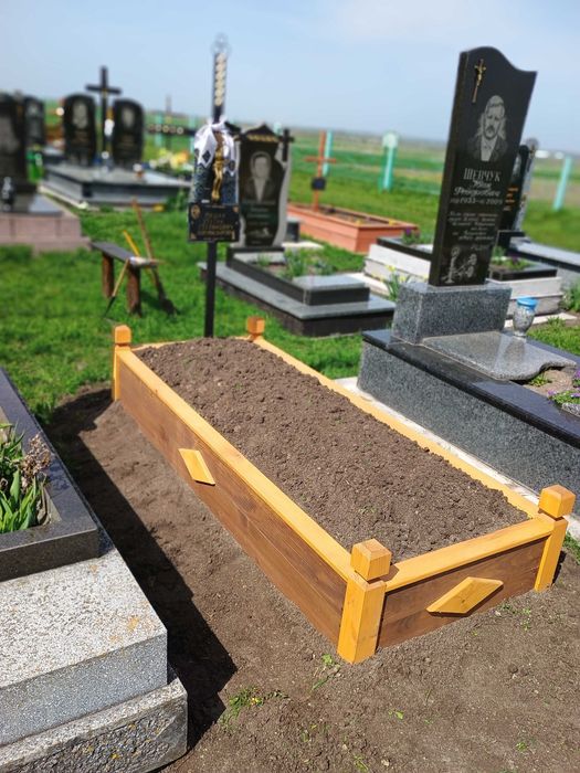 Оградки  (опалубка) на могили та лавки