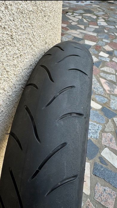 pneu  120/70 ZR 17 M/C  bridgestone battlax Bt16