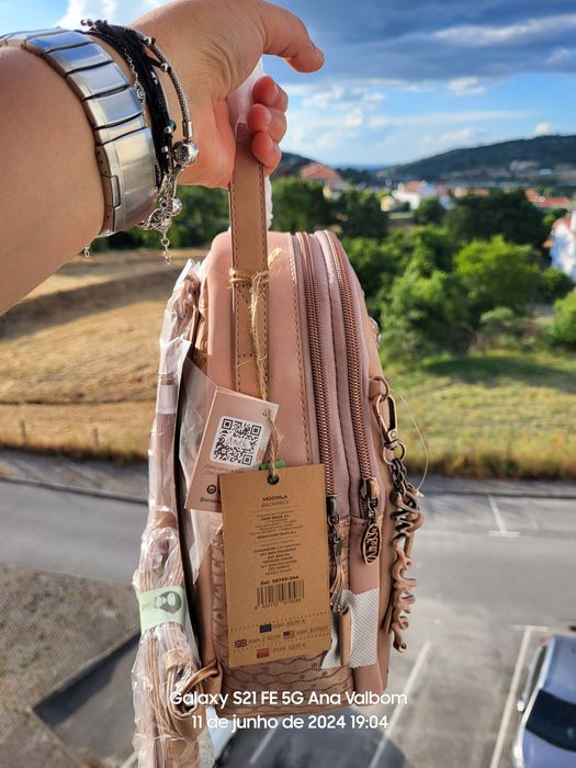 Mochila Anekke Nova Com Etiqueta