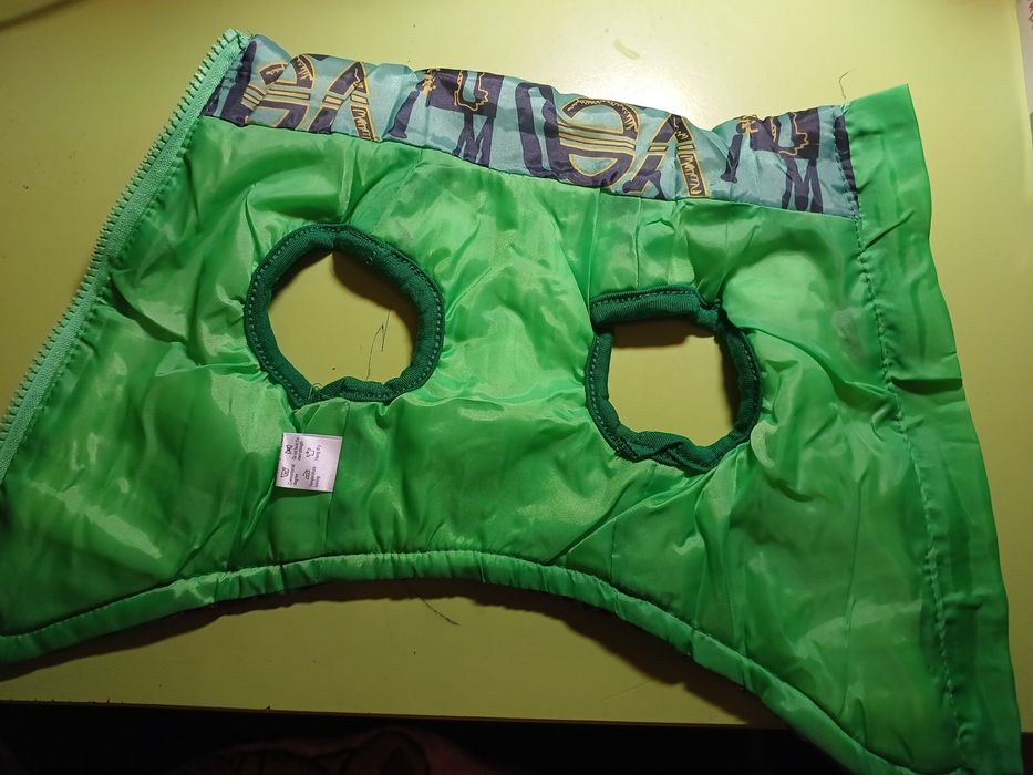 Продам жилетку на маленьку собачку