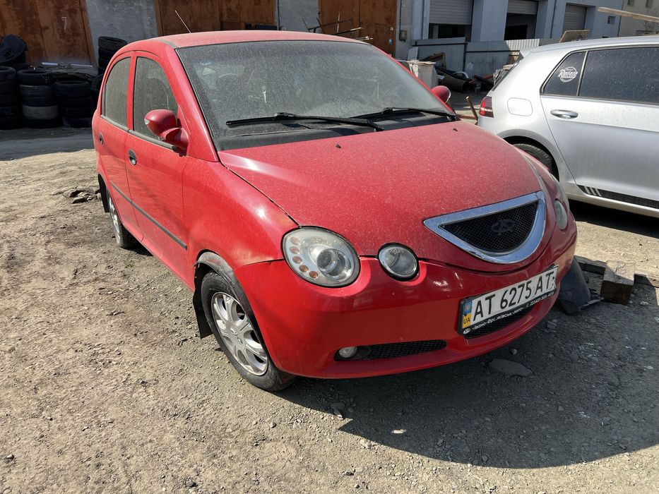 Chery Jaggi червоний