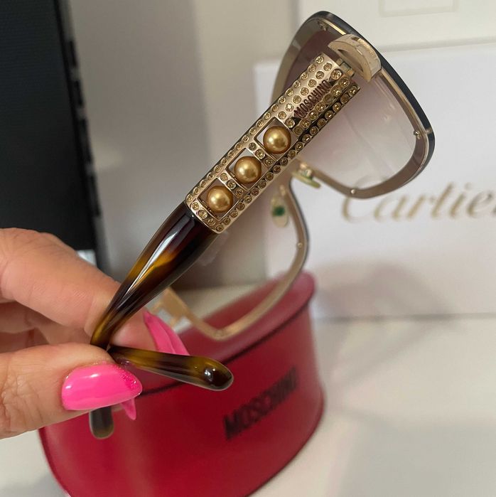 Moschino klasyczne urocze dziewczęce złote perełki nowoczesne rarytas