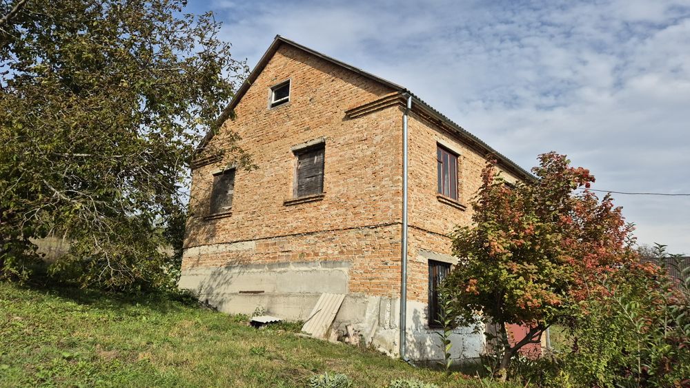 Будинок біля лісу