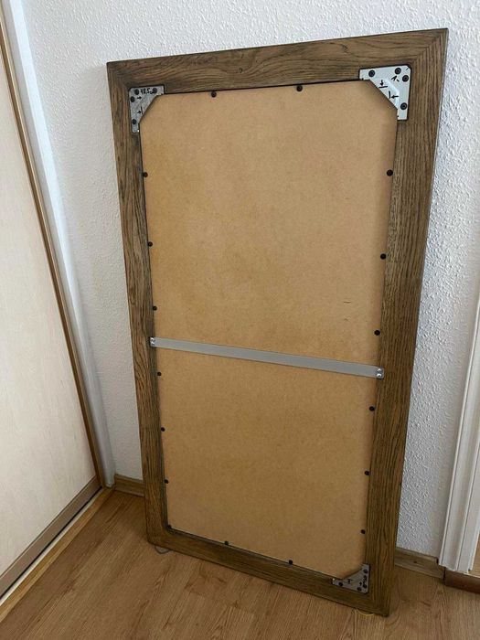 Зеркало дзеркало в дубовій рамі з масива