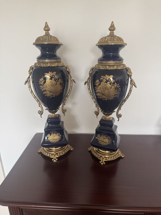 Anforas  antigas com taça