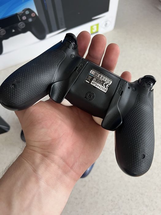 Ps 4 pro 1tb + 2 геймпади