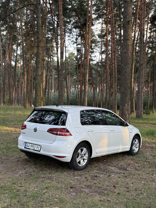 Продажа/обмен Volkwagen E-Golf . Электро