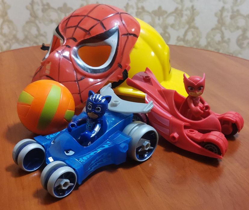 Герої в масках / Основні персонажі та транспорт / маска / каска / м'яч