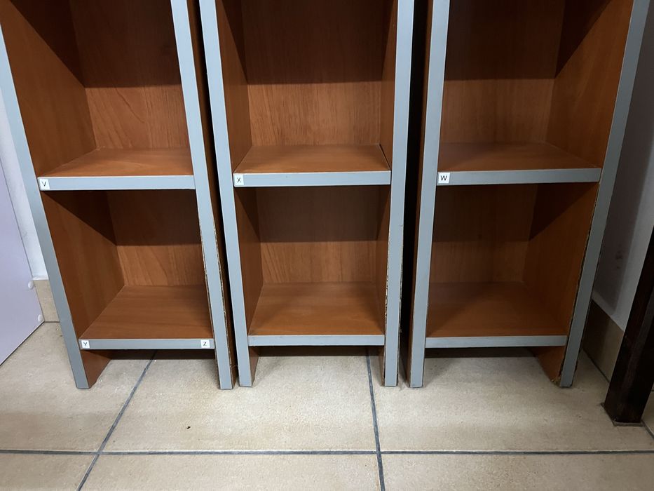 Porta cd’s em madeira