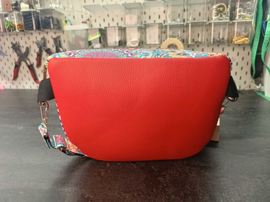 Damska Torebka na ramie i na biodro. Nowoczesny Unikalny Wzór