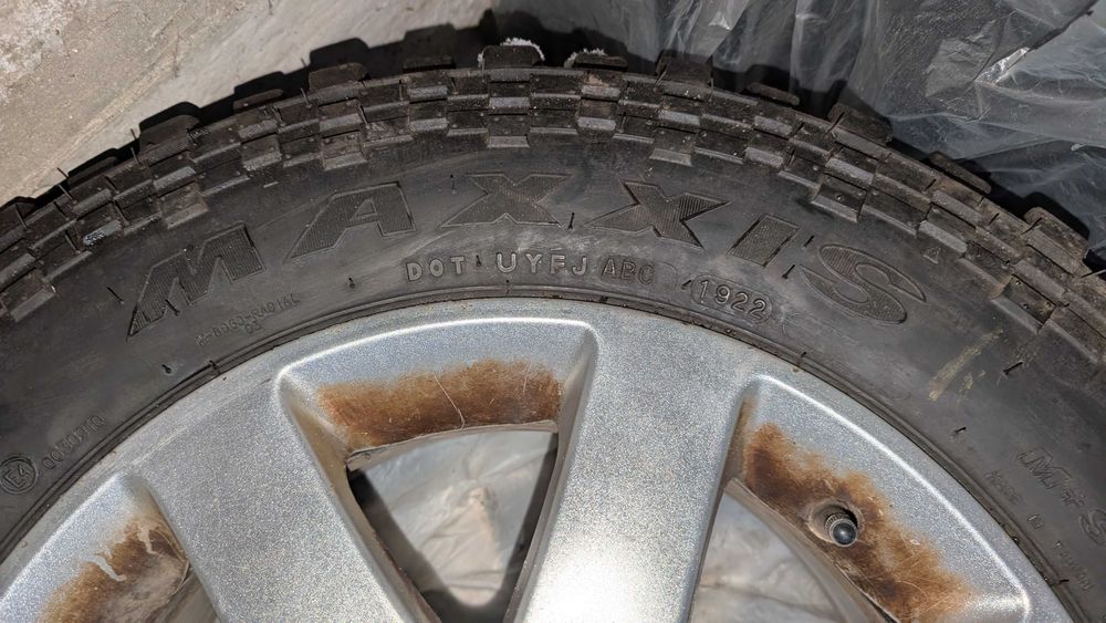 Maxxis trepador 205/70 R15C всесезонні шини  на  дисках 5*100