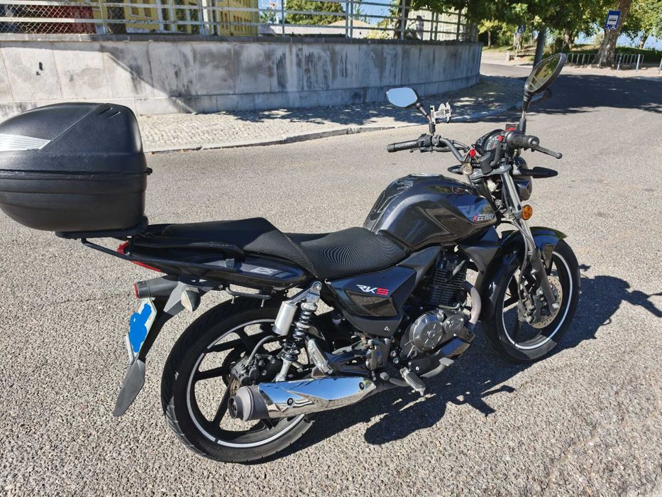 Keeway RKS 125 — 2020 — 25.905 km — Top Case SHAD