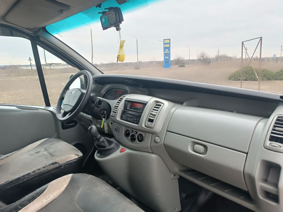 Продам Рено трафик 2 л дизель турбо.