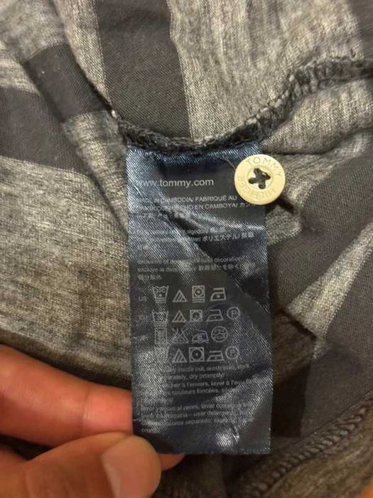 Tommy Hilfige Polo às riscas cinzentas e pretas