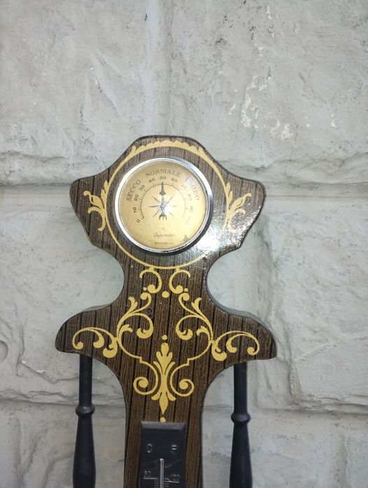 Барометр, метеостанція, годинник