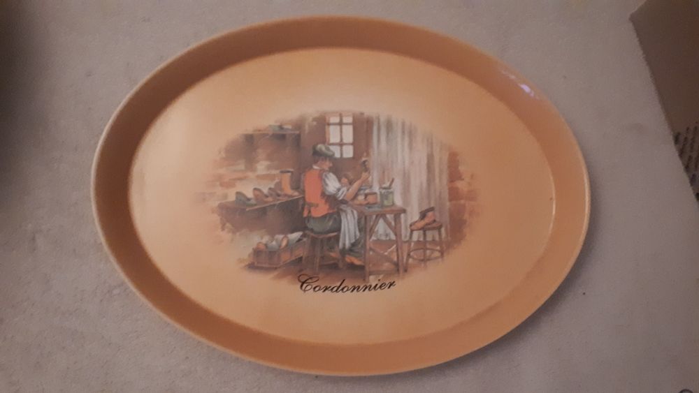 Travessas antigas em cerâmica