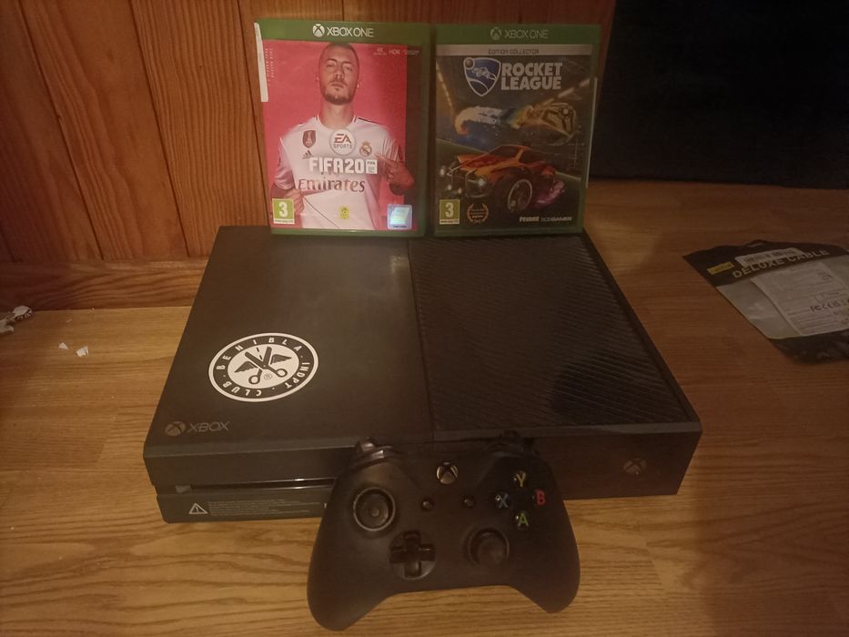 Xbox One + comando + 2 jogos